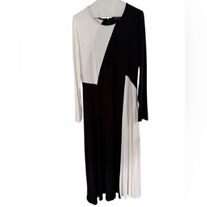 Women’s—Karen Kane Black & White Modern Long Sleeve Midi Dress. Size XL. NWT!